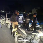 Sorprenden a empleado de Alcaldía de Higüey vertiendo basura ilegalmente