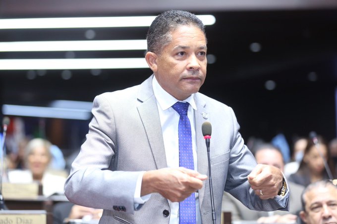 Eugenio Cedeño rechaza extender mandato en el PRM y lo llama golpe institucional