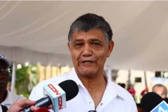 Francisco Peña pide arrestar a quienes lancen basura en las calles de Santo Domingo Oeste