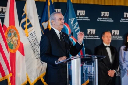 Abinader recibe premio “Champion of Freedom” durante visita oficial a Miami