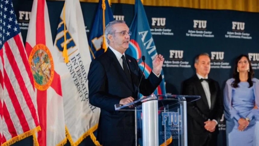 Abinader recibe premio “Champion of Freedom” durante visita oficial a Miami