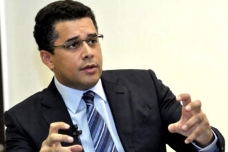 Collado defiende el libre acceso a las playas y anuncia mesa de trabajo para resolver conflictos